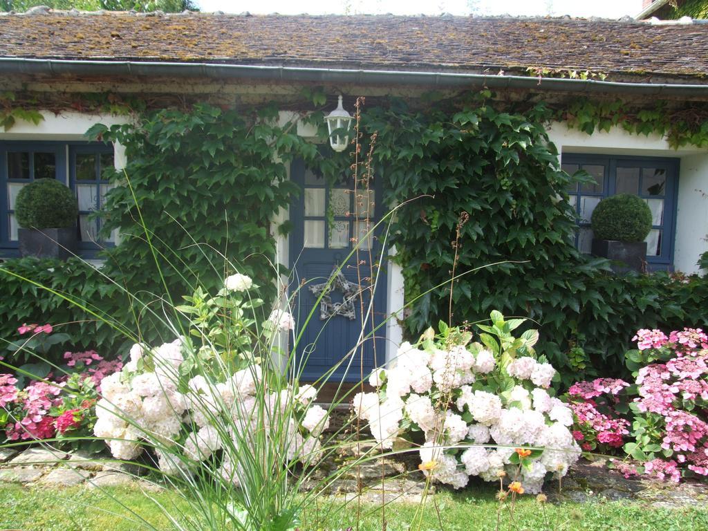 Les Glycines Bed and Breakfast Ury Eksteriør billede